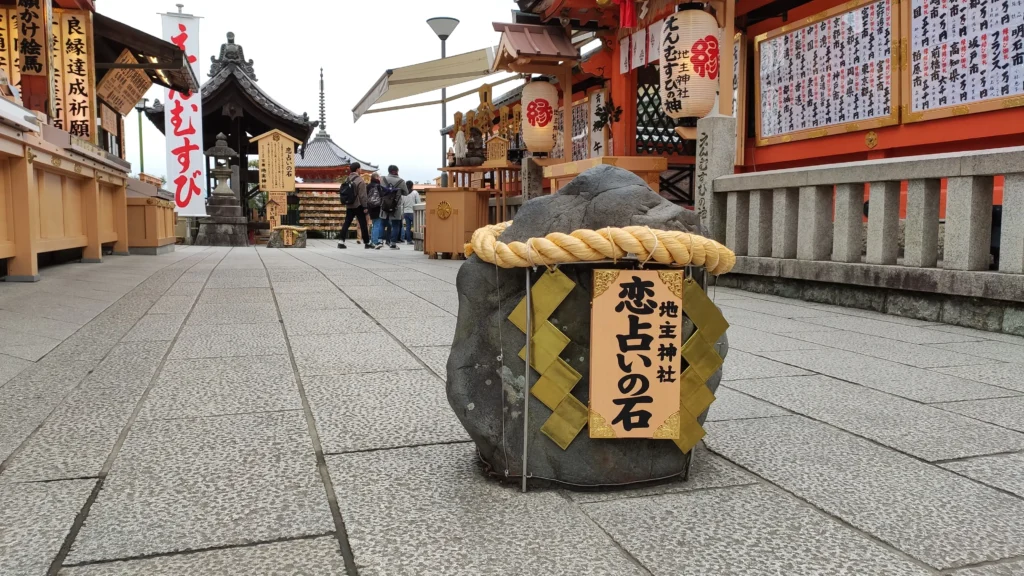 清水寺:歷史文化與壯麗景觀的完美交融 4 清水寺-地主神社