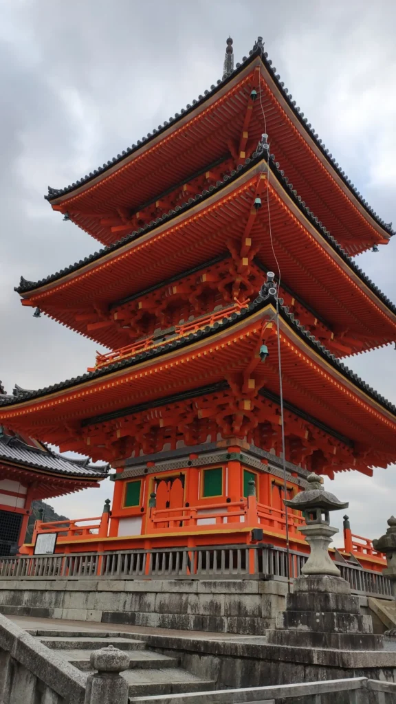 清水寺:歷史文化與壯麗景觀的完美交融 3 清水寺-三重塔