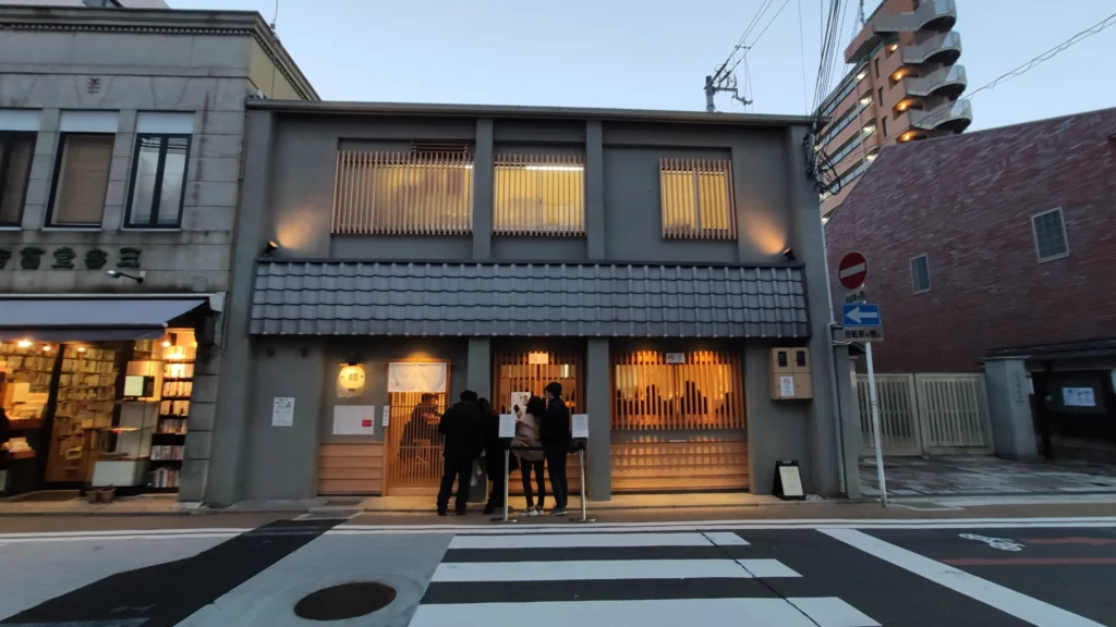 京都拉麵新高度:麵屋豬一的和風湯頭魅力 1 noodle house pig one2