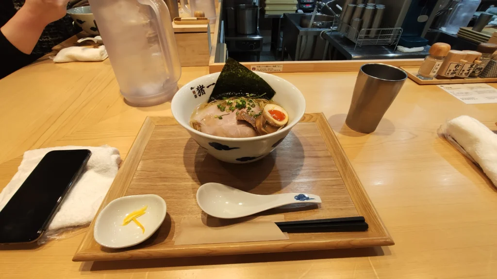 京都拉麵新高度:麵屋豬一的和風湯頭魅力 4 noodle house pig one5