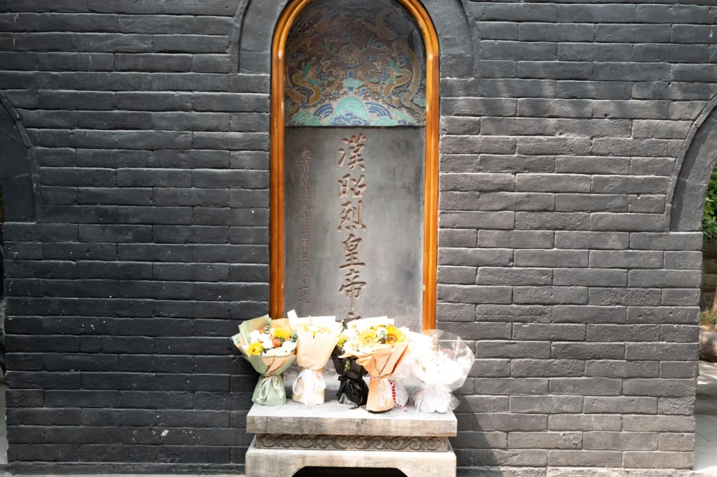 成都惠陵遊記|走進武侯祠裡的劉備墓,紅牆竹影下與一代梟雄的千年對望 6 HuilingMausoleum09
