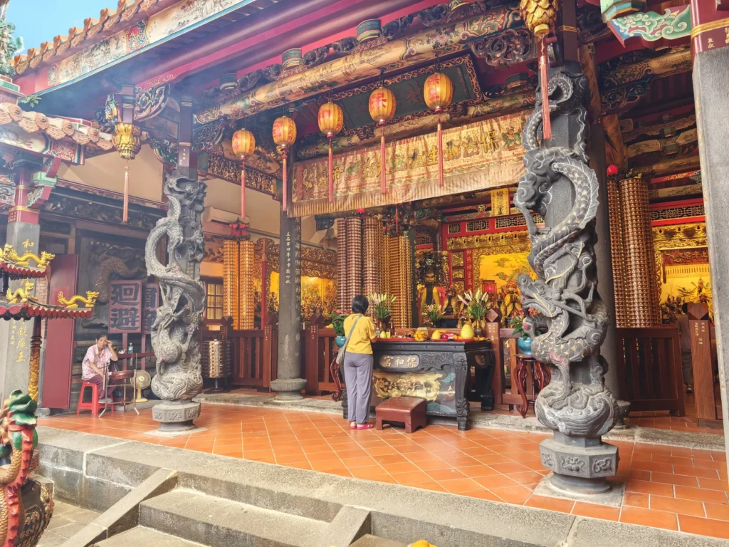 蘆洲保和宮遊記|百年保生大帝廟,拿香阿伯要我去拍的百年交趾陶 9 LuzhouBaoheTemple13