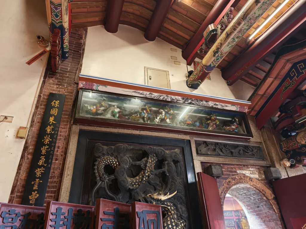 蘆洲保和宮遊記|百年保生大帝廟,拿香阿伯要我去拍的百年交趾陶 5 LuzhouBaoheTemple16
