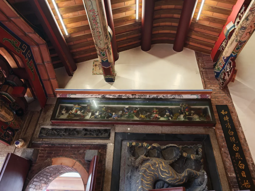 蘆洲保和宮遊記|百年保生大帝廟,拿香阿伯要我去拍的百年交趾陶 3 LuzhouBaoheTemple21