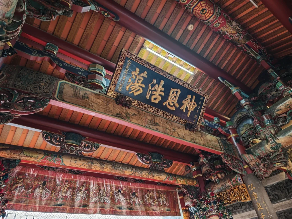 蘆洲保和宮遊記|百年保生大帝廟,拿香阿伯要我去拍的百年交趾陶 8 LuzhouBaoheTemple24