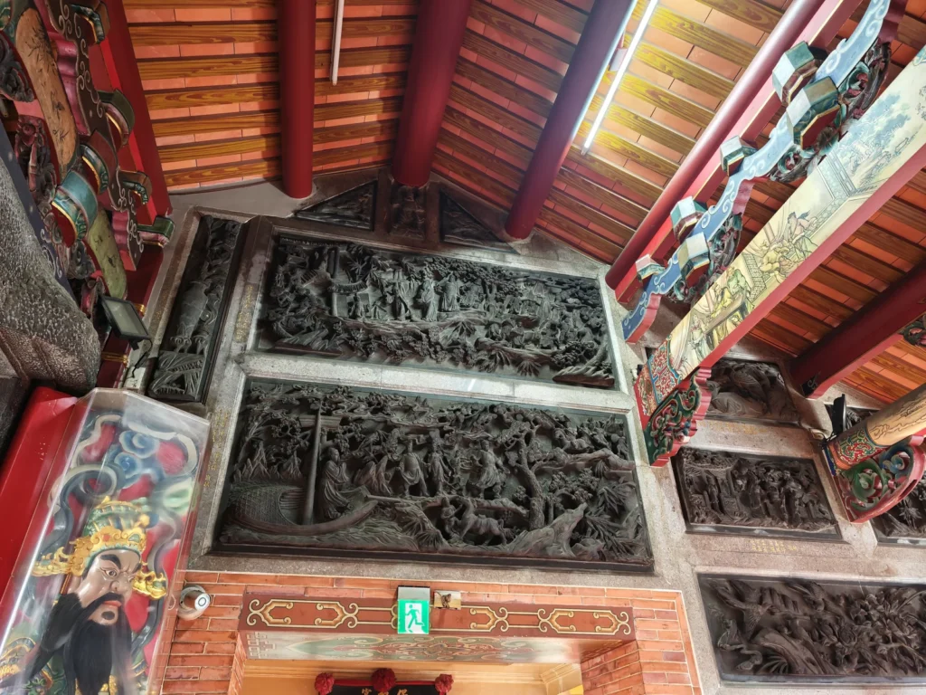 蘆洲保和宮遊記|百年保生大帝廟,拿香阿伯要我去拍的百年交趾陶 7 LuzhouBaoheTemple25