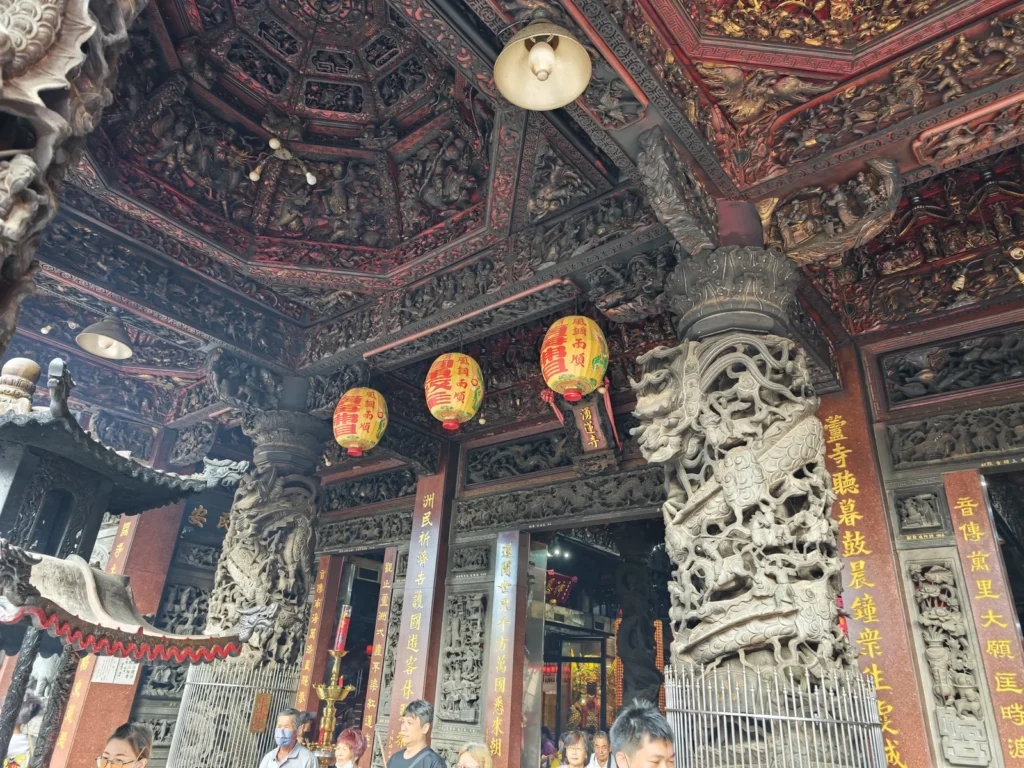 蘆洲湧蓮寺遊記|萬兩黃金觀音、飛天樂伎雀替與廟口切仔麵 4 LuzhouYonglianTemple03
