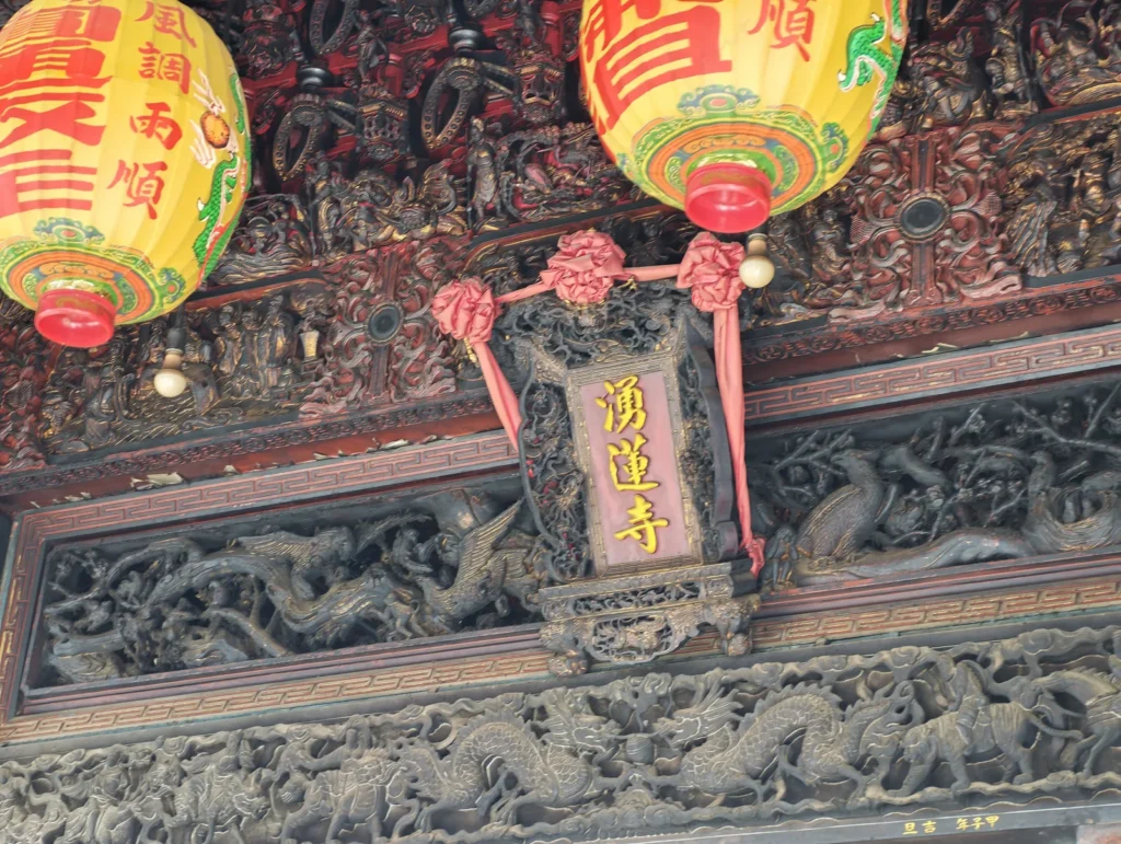 蘆洲湧蓮寺遊記|萬兩黃金觀音、飛天樂伎雀替與廟口切仔麵 1 LuzhouYonglianTemple05