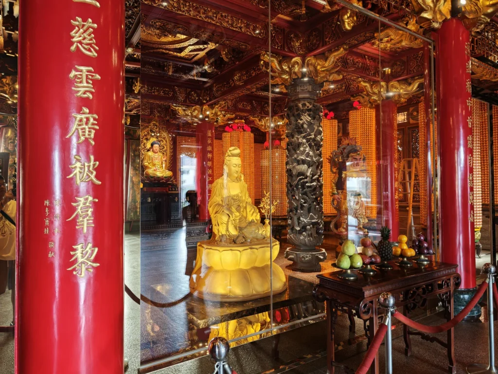 蘆洲湧蓮寺遊記|萬兩黃金觀音、飛天樂伎雀替與廟口切仔麵 5 LuzhouYonglianTemple13