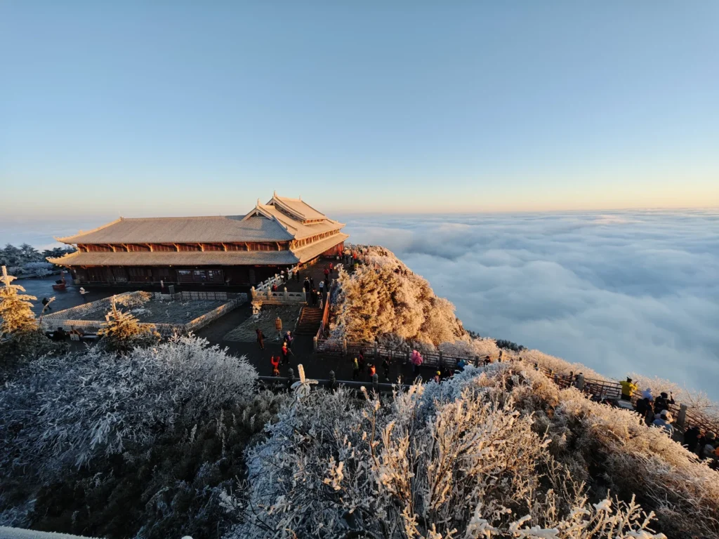 峨眉山兩天一夜|直上雷洞坪、索道登金頂,夜宿山頂終於等到日出雲海 7 MountEmei16