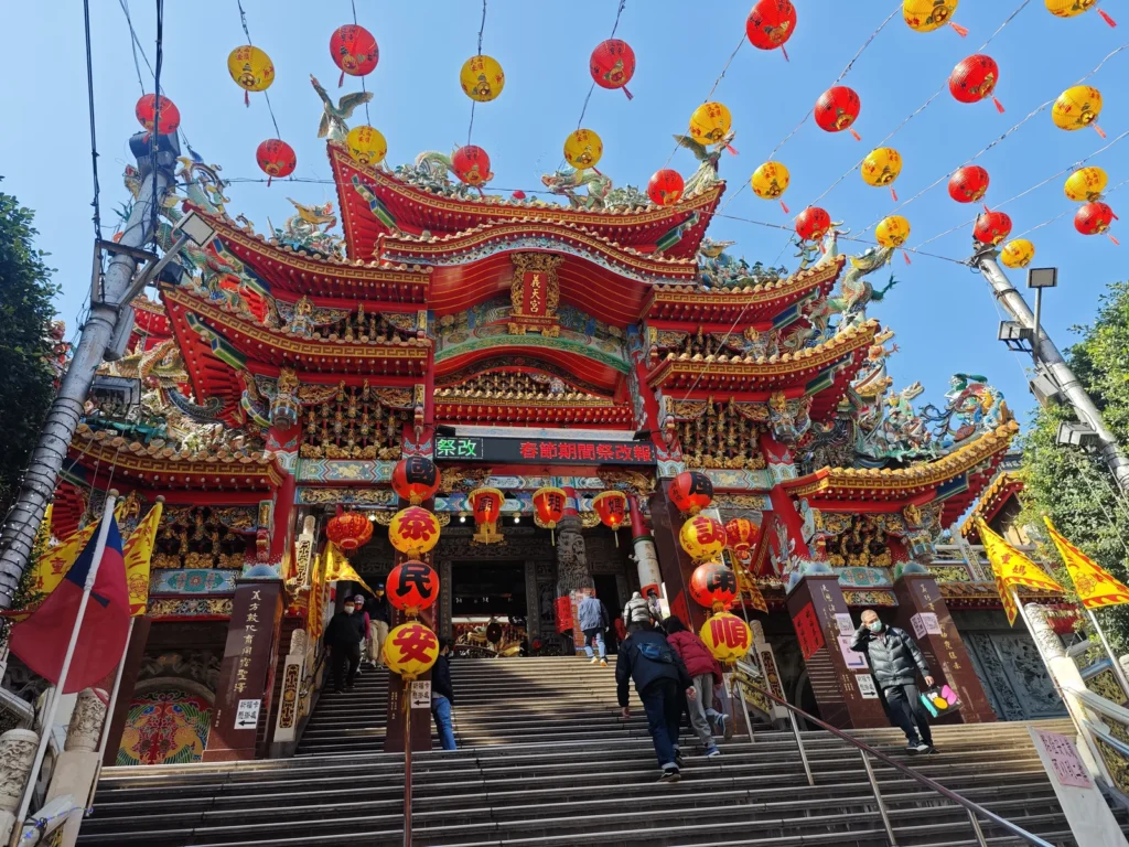 三重義天宮|車路頭街的「貓廟」媽祖廟,神桌上睡著虎爺的小部下 1 SanchongYitianTemple01