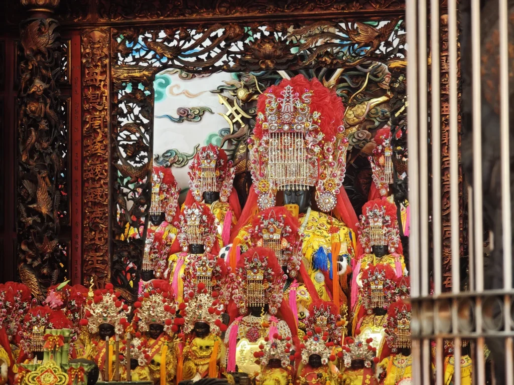 三重義天宮|車路頭街的「貓廟」媽祖廟,神桌上睡著虎爺的小部下 3 SanchongYitianTemple02