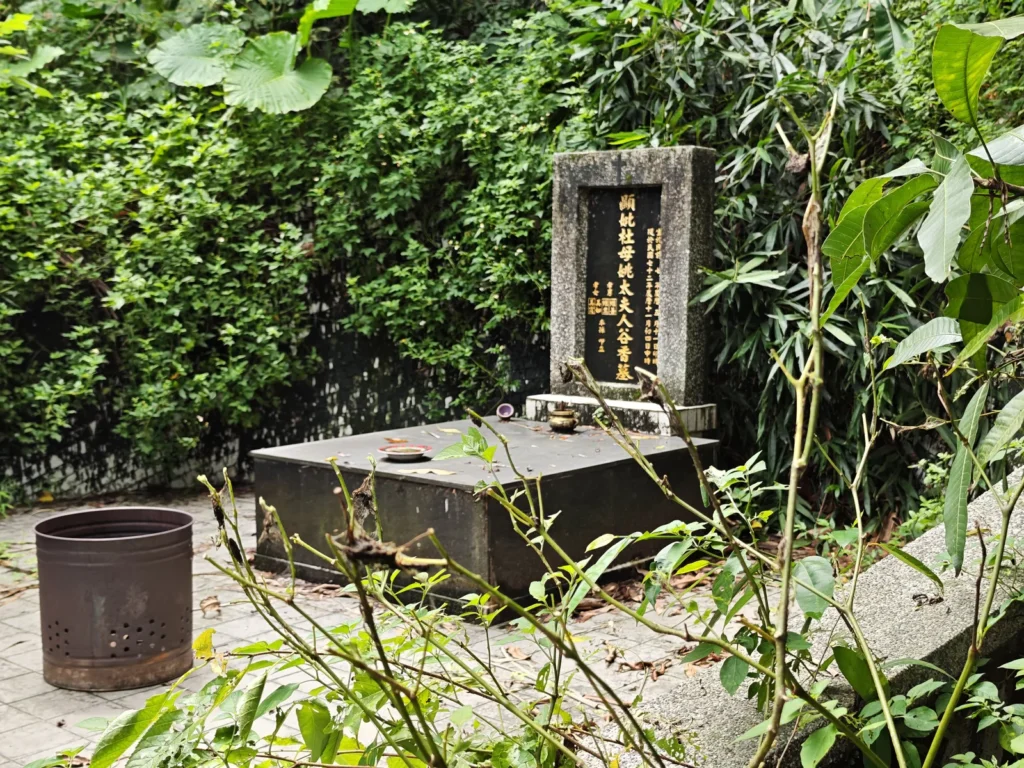 汐止杜月笙墓園遊記|走訪「上海皇帝」的長眠之地,蔣中正題字「義節聿昭」 5 TombofDuYuesheng12